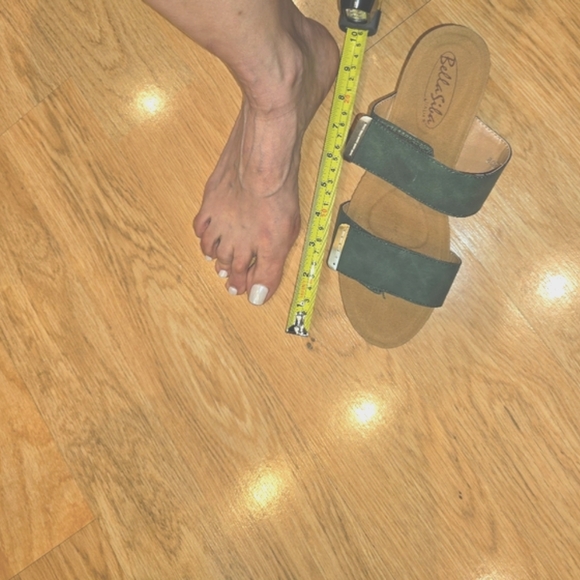 Used once green Bella Siba green slip in with adjustable bands. - Picture 9 of 11